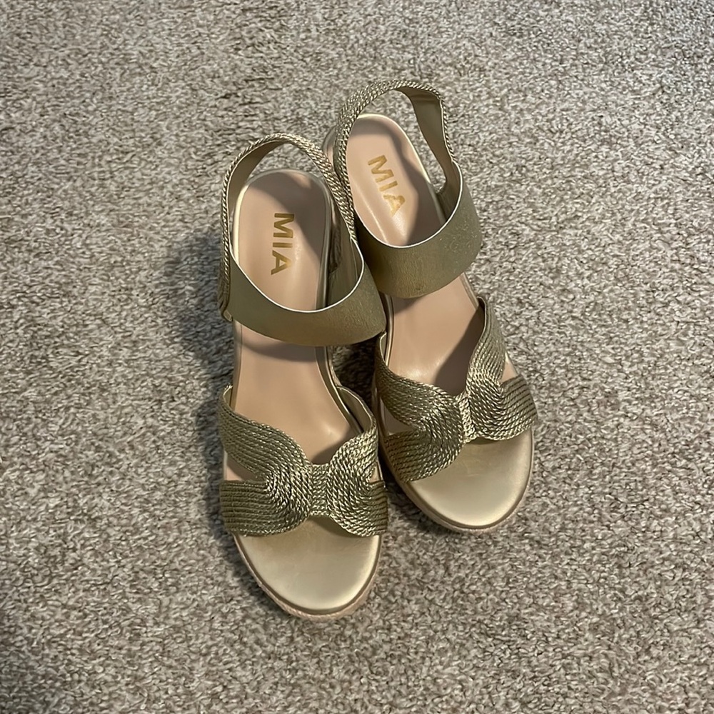 MIA sandles